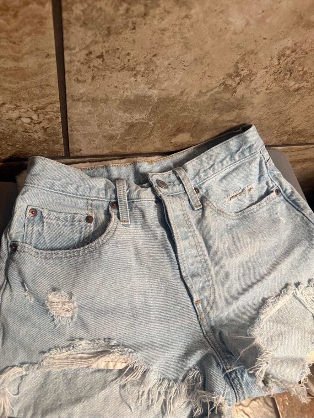 🩷LEVİ 501 sz 25Light Wash Distressed Denim Shorts